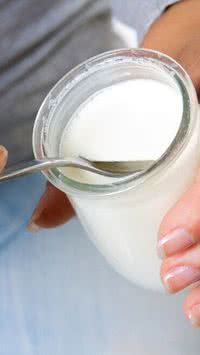 Confira receita de iogurte sem lactose com apenas 3 ingredientes