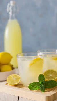 Quem tem diabetes pode tomar suco de limão? Veja o que acontece no corpo