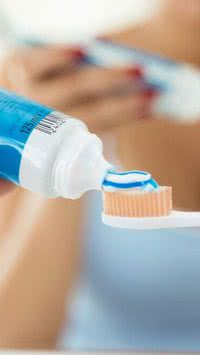 Colgate é punida pela Anvisa após creme dental gerar “reações adversas”