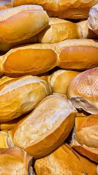 Nem na geladeira, nem na bancada! Saiba onde guardar o pão para ele ficar sempre fresquinho