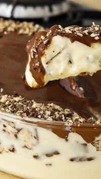 Aprenda a fazer doce de coco com chocolate e tenha a sobremesa perfeita na Páscoa