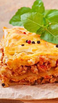 Aprenda a fazer lasanha vegetariana de berinjela e descubra como ela pode ser tão saborosa quanto a tradicional