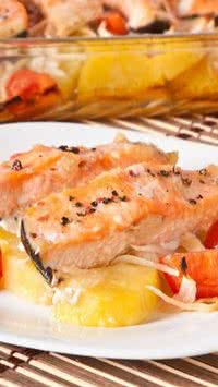 Aprenda como preparar filé de salmão no forno de maneira fácil