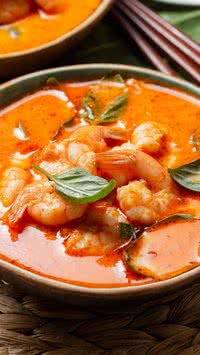 Veja como comer bem e fazer moqueca de camarão