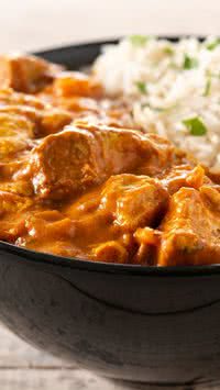 Aprenda como fazer strogonoff de frango cremoso em casa com um truque simples