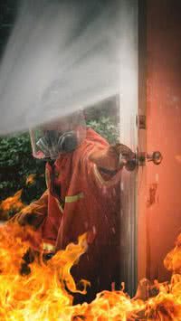 Erros comuns que podem causar incêndio na cozinha; saiba como evitar
