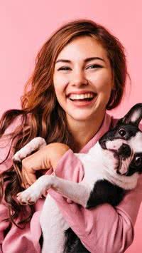 Estudo sugere que animais de estimação podem trazer benefícios equivalentes ao casamento