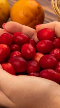 Conheça a fruta mais doce do mundo e os perigos de consumi-la