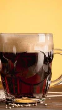 Café corta efeito do álcool? Especialista explica o que realmente acontece