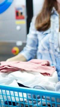 Saiba o horário certo para lavar roupa e economizar energia