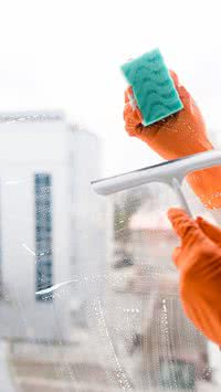 Receita caseira para limpar vidros e espelhos sem deixar manchas