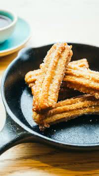 Aprenda a fazer churros com doce de leite sem farinha e sem açúcar em poucos minutos
