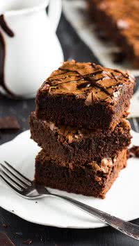 Aprenda o segredo que deixa o brownie com aquela casquinha crocante perfeita por cima
