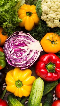 Descubra os 3 tipos de vegetais que podem causar desconfortos digestivos quando consumidos crus