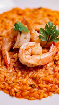 Aprenda a fazer um risoto de camarão delicioso
