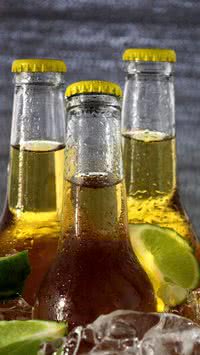 Essas bebidas parecem inofensivas, mas são um veneno para quem tem gordura no fígado