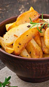 Descubra por que essa batata assada com casca vai te fazer esquecer a versão frita