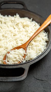 Descubra por que requentar o arroz pode mudar a forma como o organismo o digere