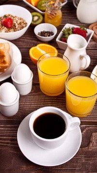 Aprenda por que tomar café da manhã após as 9h pode influenciar os níveis de cortisol