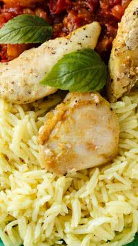 Descubra como fazer um frango com arroz e legumes em uma panela só, prático para o dia a dia e delicioso