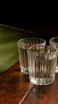 Descubra 6 receitas doces e salgadas com cachaça para celebrar o Dia da bebida brasileira