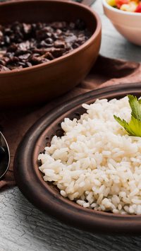Arroz e feijão todos os dias? Veja os verdadeiros benefícios dessa combinação