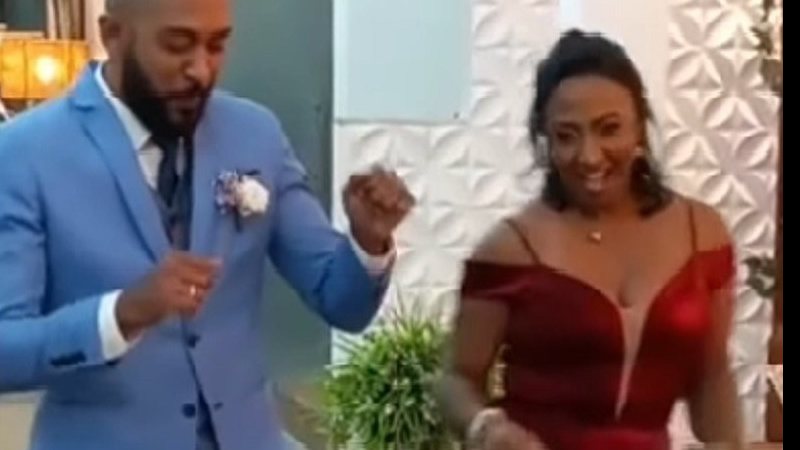 Imagem Jornalista viraliza ao entrar dançando pagode no próprio casamento; assista