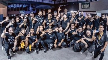 Marília Mendonça junto com músicos e equipe - Reprodução / Instagram