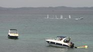 Apesar do tempo nublado, soteropolitanos aproveitam praia
