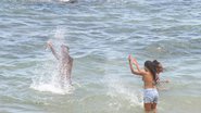 Apesar do tempo nublado, soteropolitanos aproveitam praia