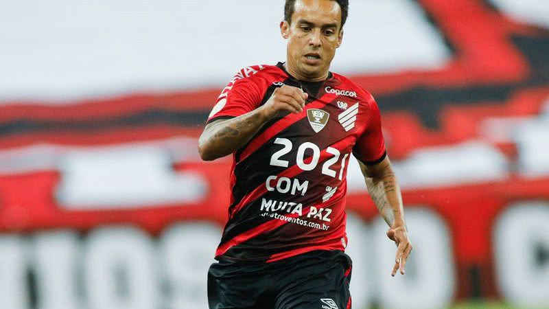 Nome de Jadson aparece no BID como jogador do Vitória e meia reforça ...