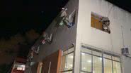 Bombeiros fazem rapel para entregar presentes de natal - Divulgação/Corpo de Bombeiros