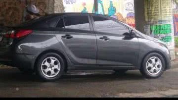 Carro foi levado enquanto motorista aguardava corrida - Divulgação RecordTV Itapoan
