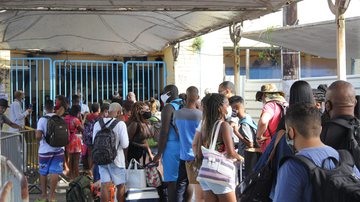 Imagem Imagens mostram fila quilométrica do Ferry Boat nesta quinta (30)