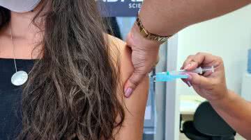 Imagem Confira cronograma da 1ª, 2ª e 3ª dose da vacina contra covid nesta sexta-feira