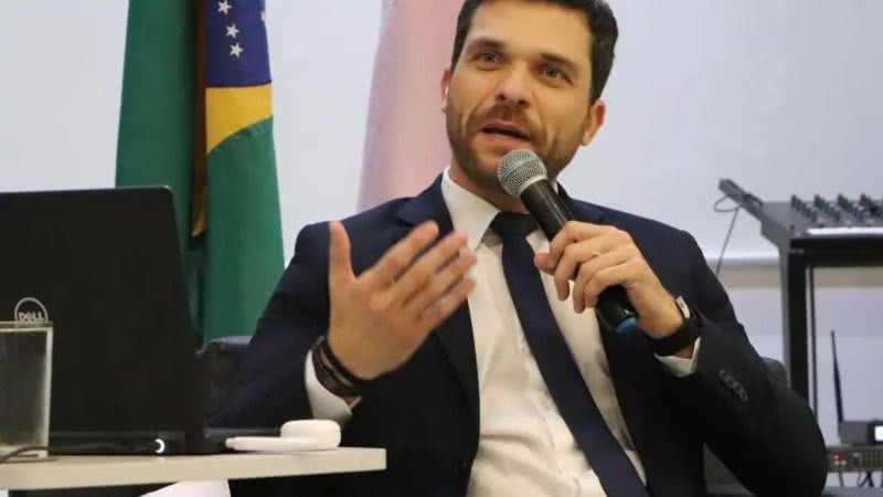Reprodução/Facebook @camataedmar