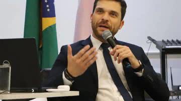 Reprodução/Facebook @camataedmar