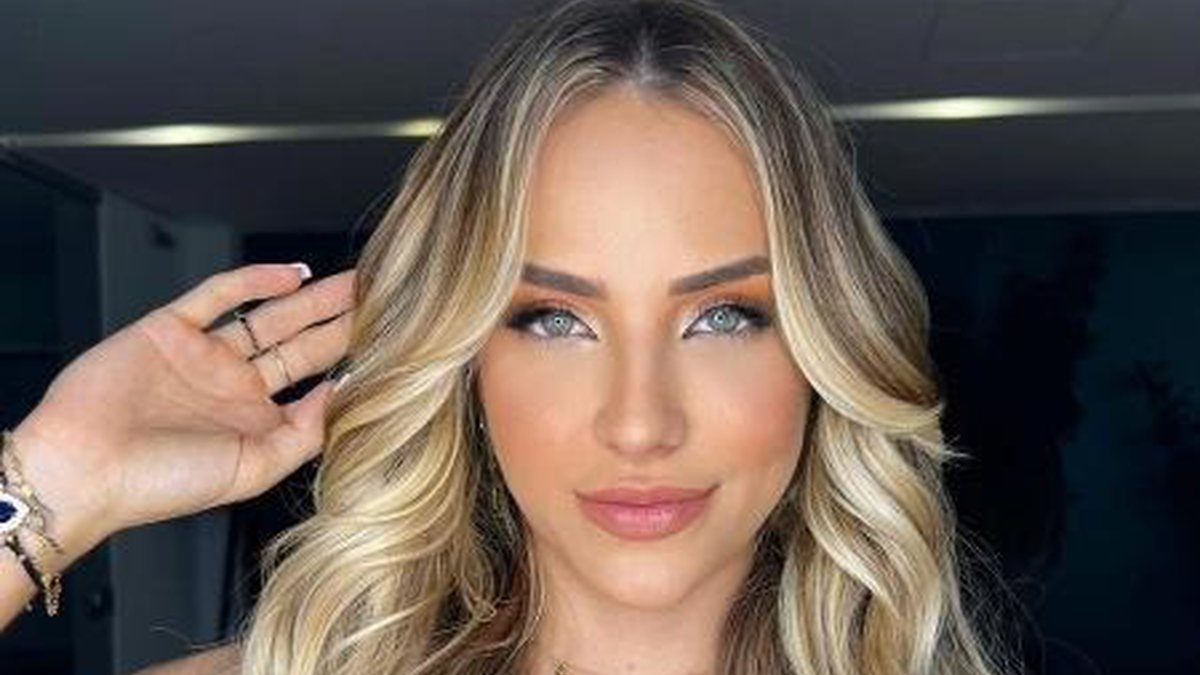 Vídeo: Gabi Martins posa nua em comemoração ao aniversário de 26 anos