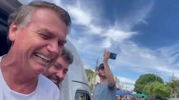 Imagem Bolsonaro joga na Mega da Virada e promete dividir: “Mas vai ter que me achar”; assista