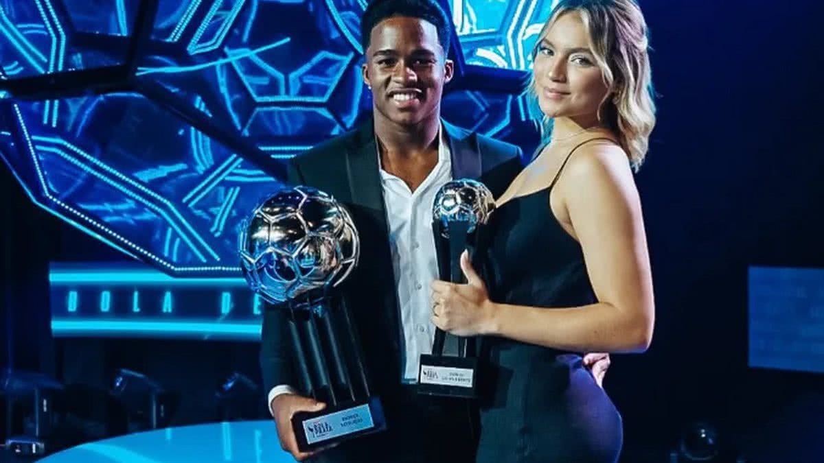 Quem é Gabriely Miranda, modelo e namorada recém-assumida do atacante