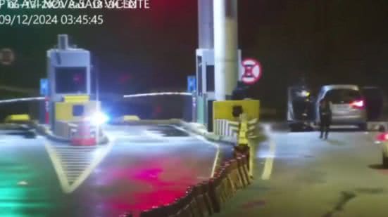 Imagem Criminosos armados com explosivos assaltam pedágio e fazem reféns em rodovia