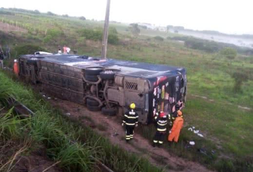 Imagem Acidente com ônibus da banda de Devinho Novais é investigado como homicídio culposo