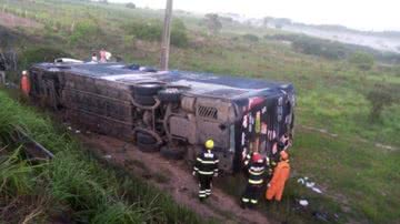 Imagem Acidente com ônibus da banda de Devinho Novais é investigado como homicídio culposo