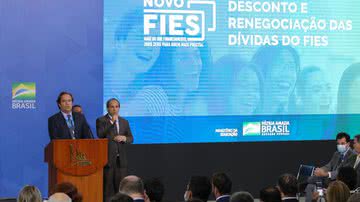 O governo federal regulamentou nesta quinta-feira (10) os procedimentos para a renegociação de dívidas do Fundo de Financiamento Estudantil (Fies). O início das negociações para quitação do saldo devedor está previsto para o dia 7 de março e se estenderá, - Fabio Rodrigues Pozzebom/Agência Brasil