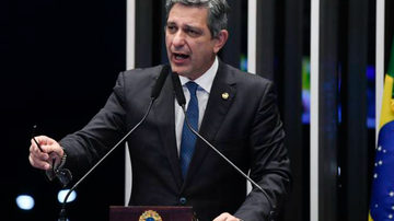 Senador Rogério Carvalho (PT-SE), pré-candidato ao Governo de Sergipe, em discurso no Plenário - Jefferson Rudy/Agência Senado