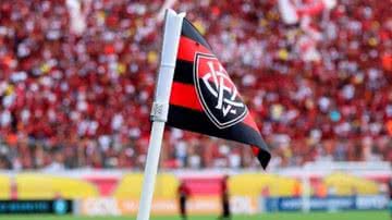 Bandeira com escudo do Vitória - Maurícia da Matta/EC Vitória