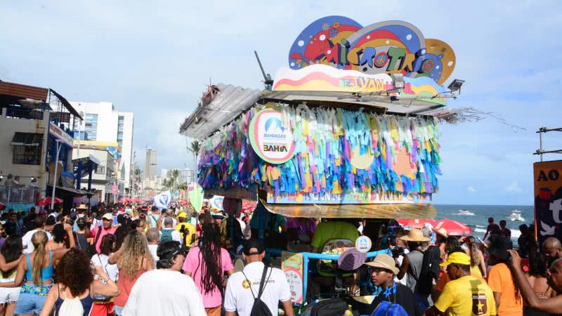 Imagem Microtrio dá largada ao último dia do Carnaval de Salvador na Barra