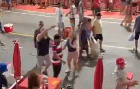 Imagem Folião é agredido e tem celular roubado no circuito Barra-Ondina; assista