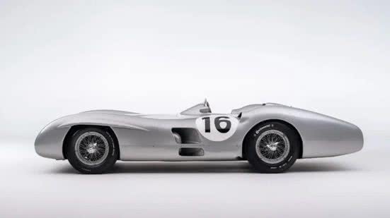 Mercedes Benz/Divulgação   Leia mais em: https://veja.abril.com.br/coluna/pe-na-estrada/conheca-o-mercedes-w-196-r-carro-de-corrida-leiloado-por-r-310-milhoes