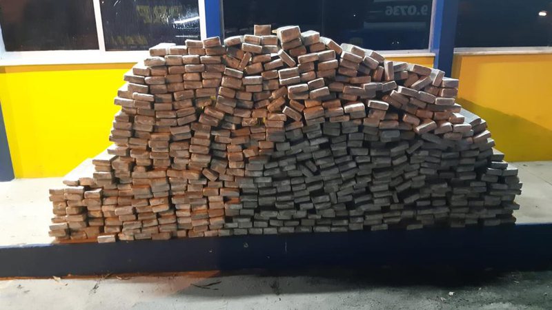 No total, agentes da PRF encontraram 514kg no carro conduzido pelo homem - Divulgação/PRF